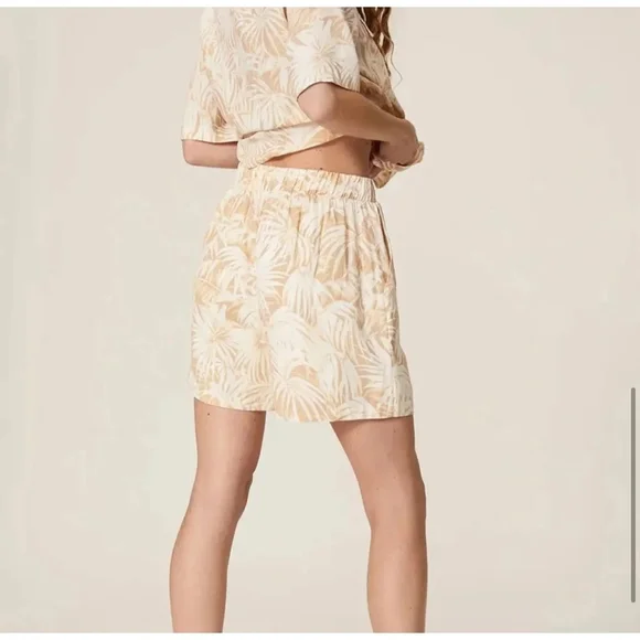 NWT Anine Bing Palm Leaf Print Candice Pull On Elastic Waist Shorts size Large - Picture 2 of 4